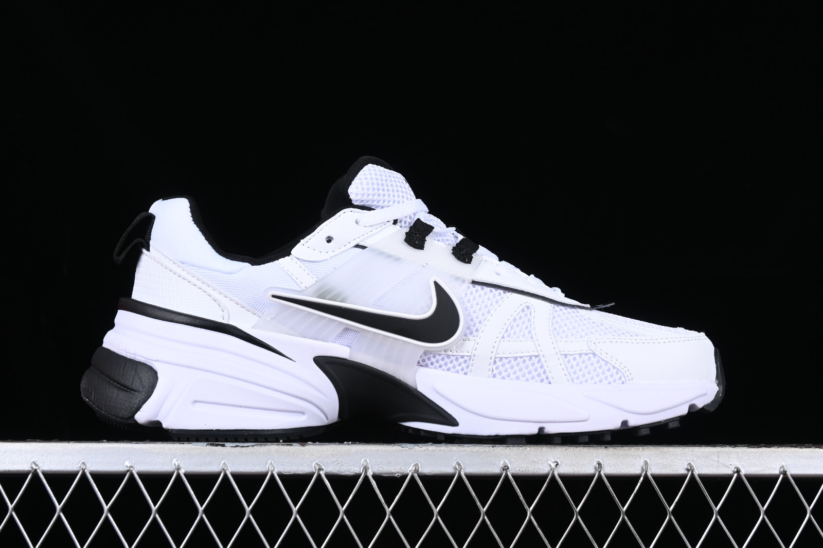 کتونی نایک کشلون سایز 38 تا 45 مستر کوالیتی ویتنام   Nike Wmns V2K Run