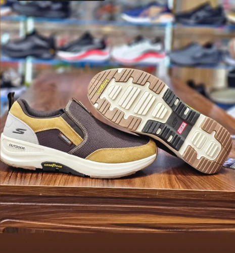 کتونی اسکیچرز ویتنام مستر کوالیتی بی بند کرم قهوه ای سایز ۴۰ تا ۴۵ Skechers