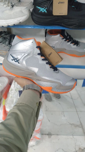 کتونی والیبالی بسکتبالی اسیکس نوا سرج سایز ۴۰ تا ۴۵ asics nova surge